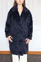 Manteau bleu marine en fourrure douce.webp
